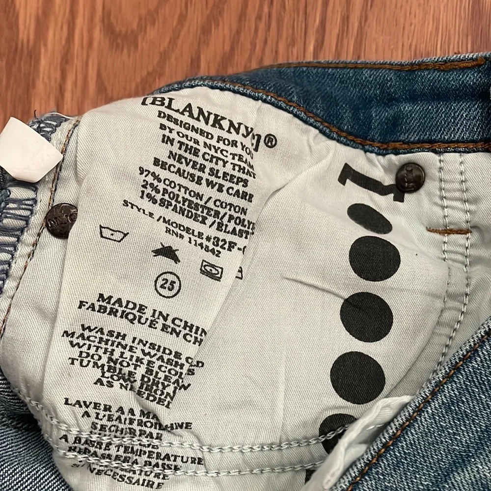 Blank NYC, denim skirt. 97 cotton. Size 25 - Picture 2 of 3